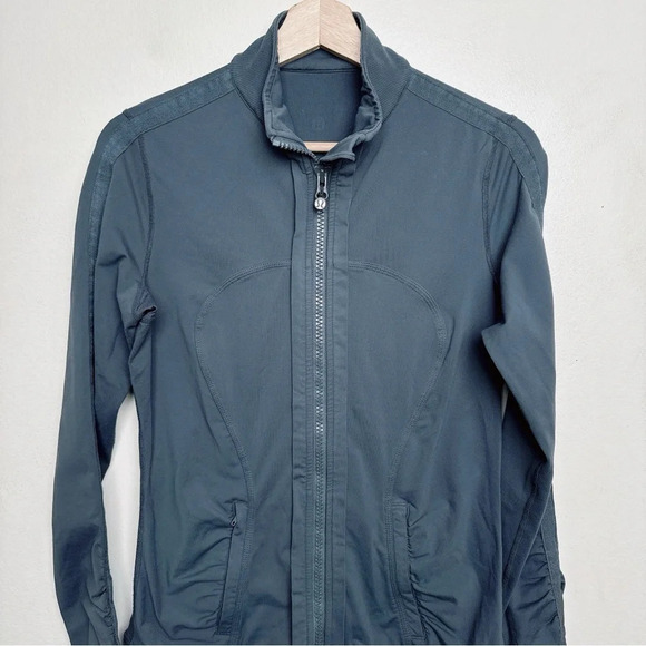 Lululemon Womens Size 6 Luxtreme Ruffle Pocket Scrunch Sleeve Jacket - Picture 4 of 15
